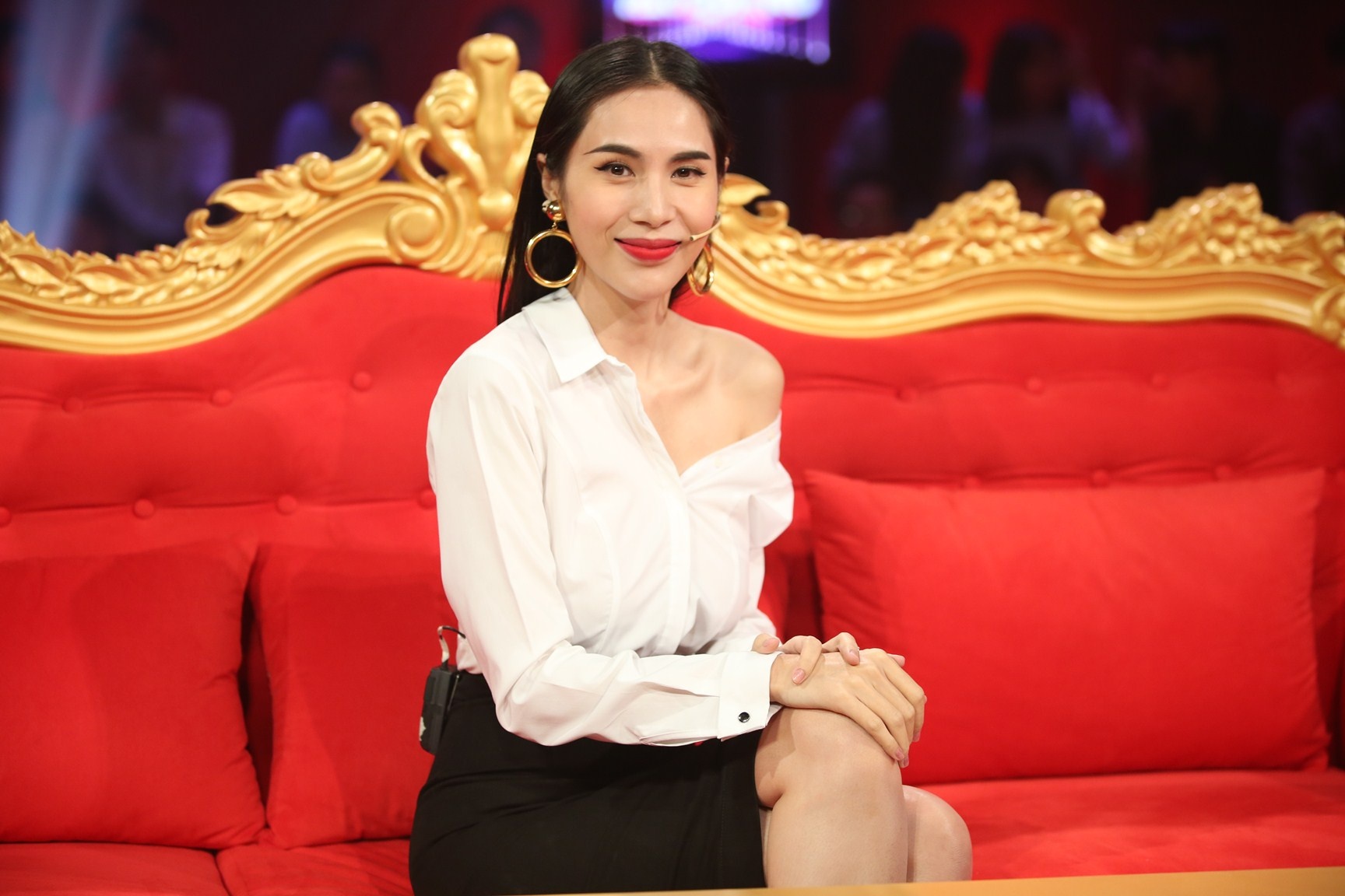 Ung Hoang Phuc tung theo duoi Thuy Tien anh 1