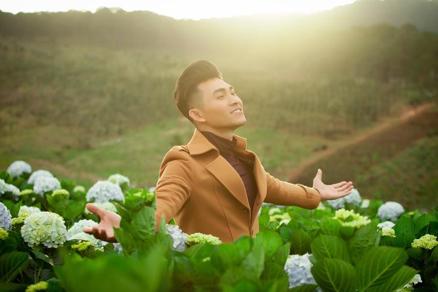 Nguyễn Hồng Ân lần đầu hát Bolero ảnh 1 Nguyen Hong An lan dau hat Bolero anh 1