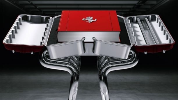 Cuon sach ve Ferrari co gia 30.000 USD hinh anh