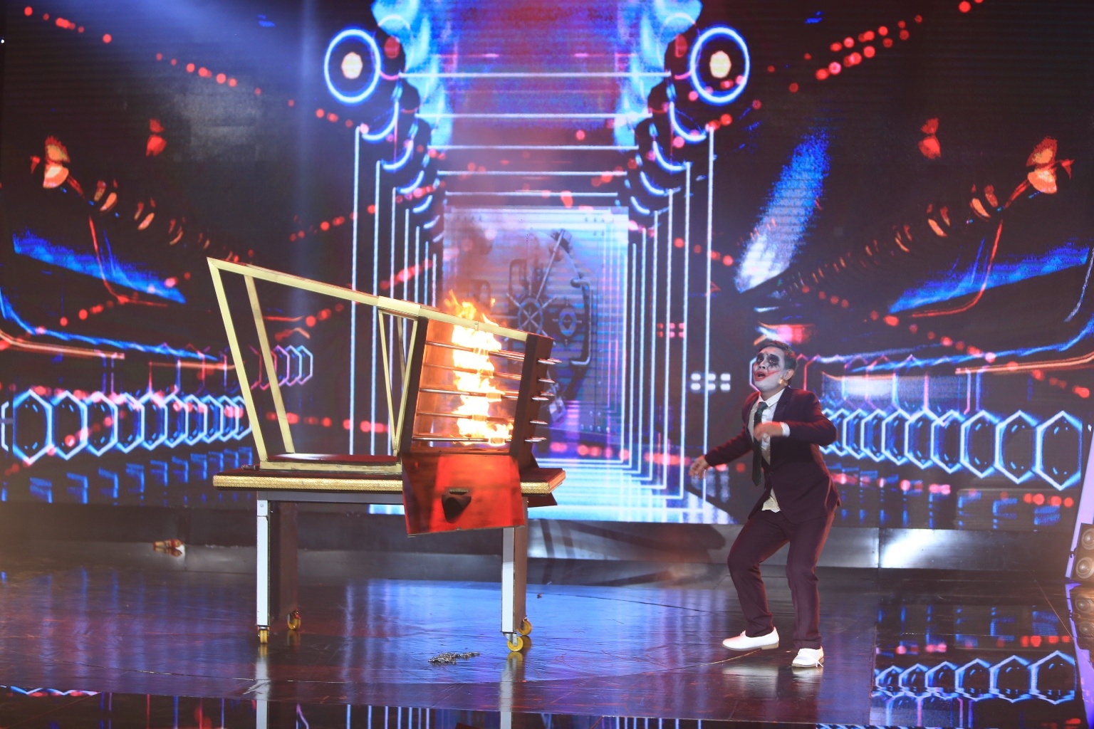 Than dong be Chau bi giam khao che anh 1