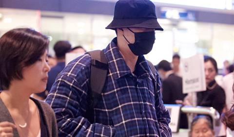 Tai tu 'Giay thuy tinh' So Ji Sub deo khau trang kin mit den Sai Gon hinh anh