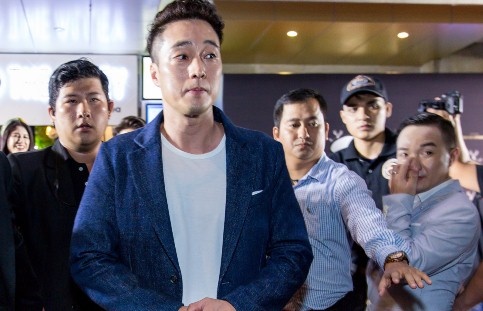 Thuc hu chuyen sao Viet lon xon, So Ji Sub bo ve som tai su kien hinh anh