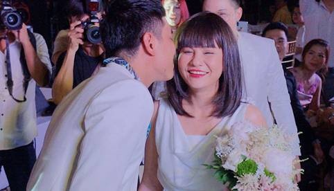 Cat Phuong, Kieu Minh Tuan nhan hoa cuoi tu Khoi My hinh anh