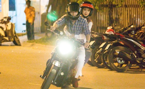 Kelvin Khanh lai mo to cho Khoi My ve sau dam cuoi hinh anh