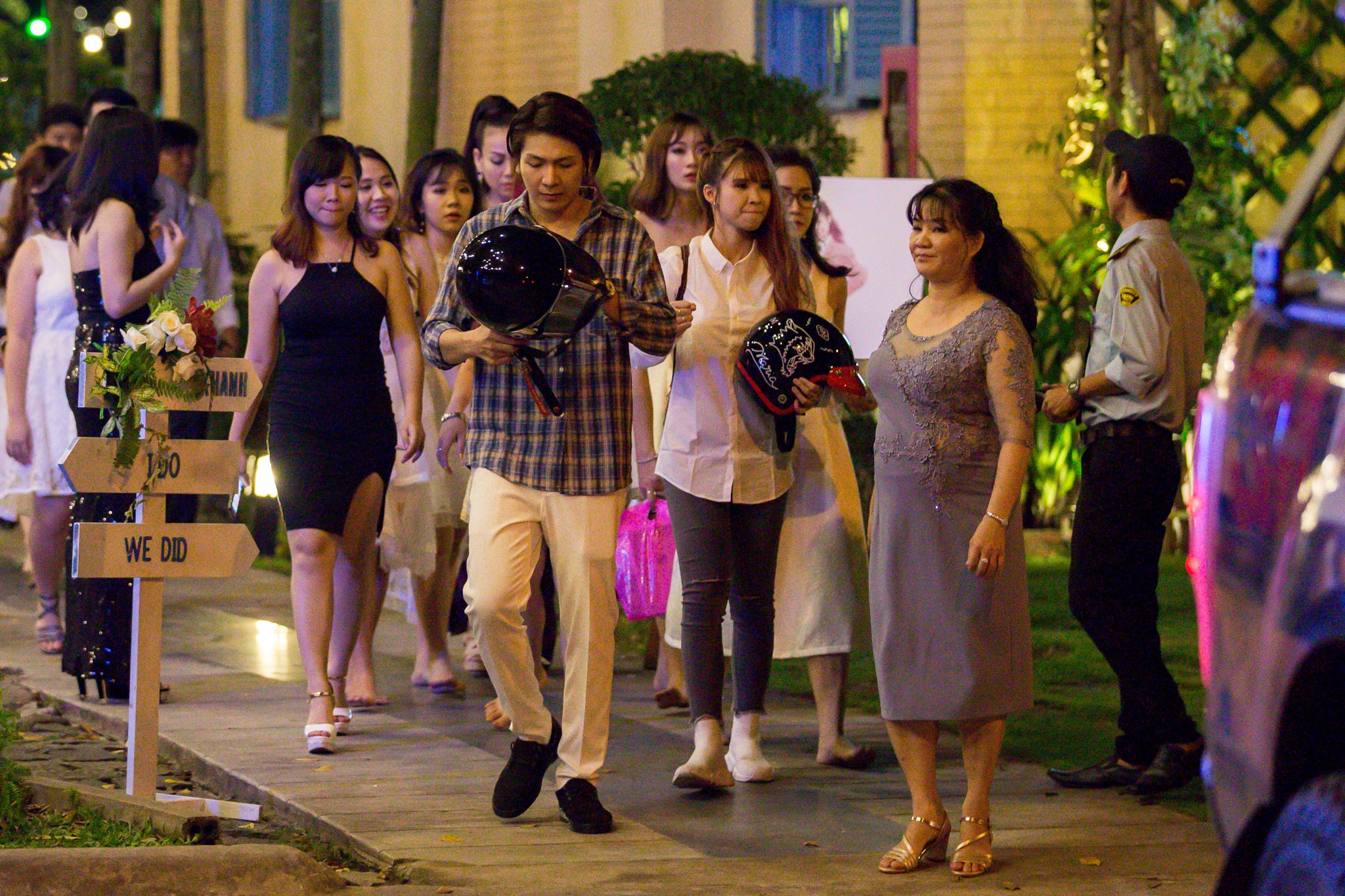 Kelvin Khanh cho Khoi My ve nha bang mo to anh 1