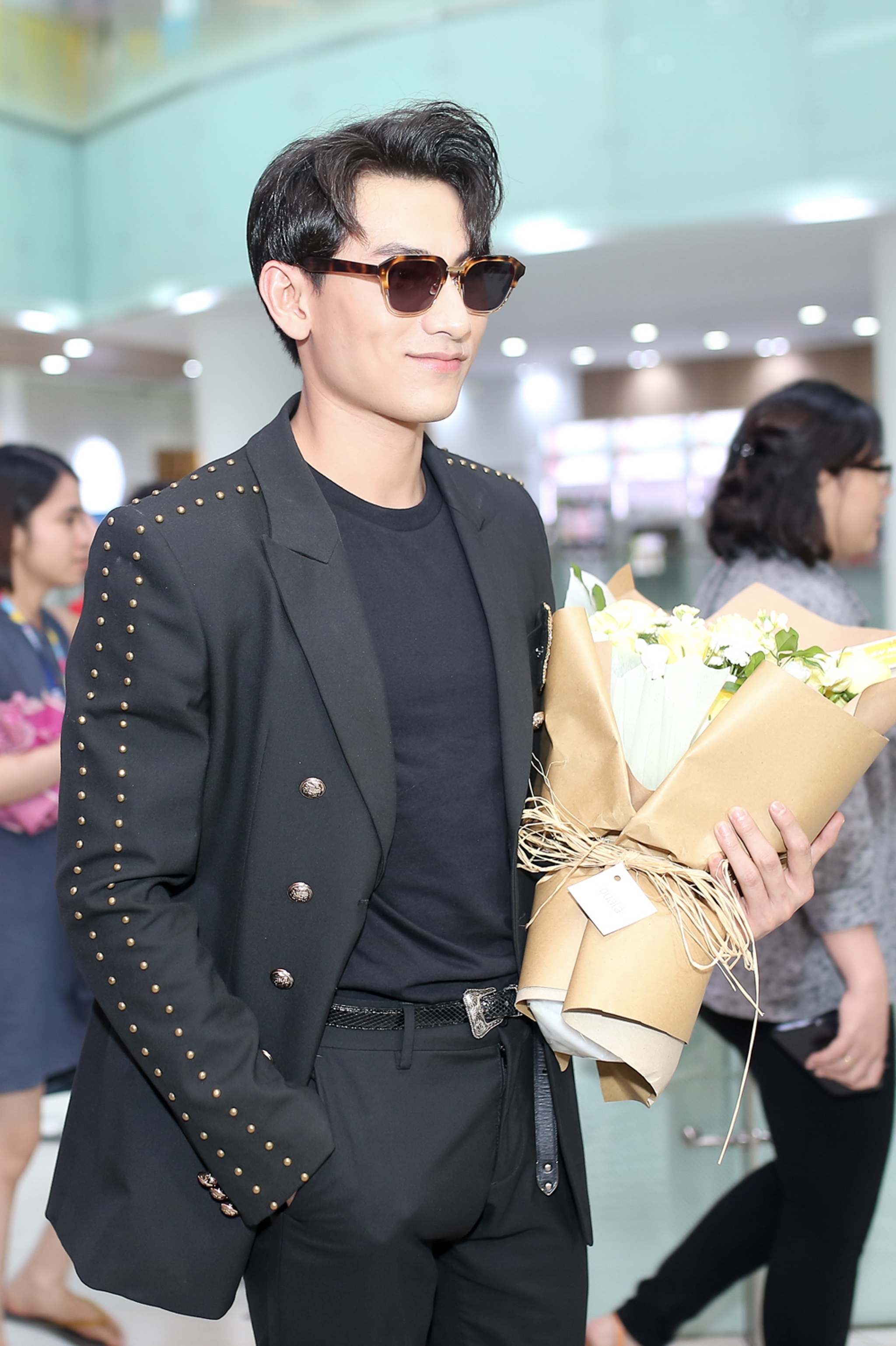 Văn Mai Hương ra mắt MV lâu đài cát ảnh 3 Van Mai Huong ra mat MV lau dai cat anh 3