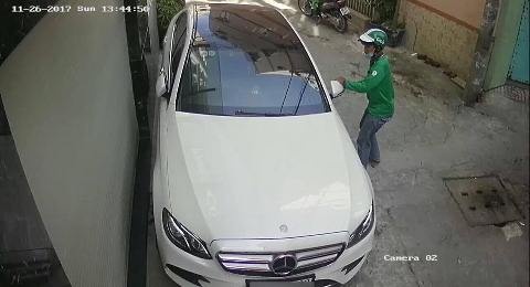 Clip nguoi mac ao grapbike be trom guong xe sang 3 ty dong cua To My hinh anh