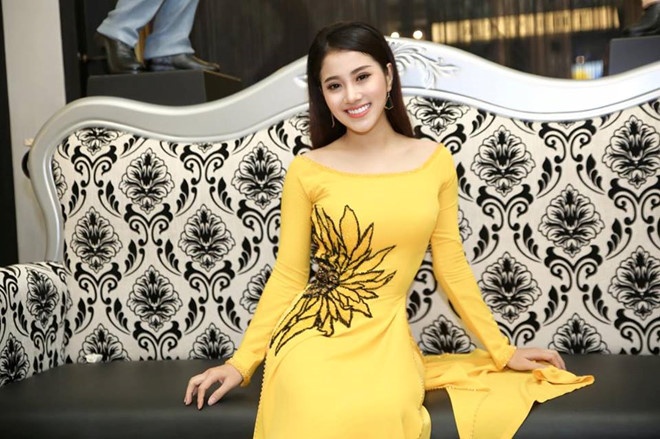 Tố My bị trộm gương xe trị giá 100 triệu ảnh 1 To My bi trom guong xe tri gia 100 trieu anh 1