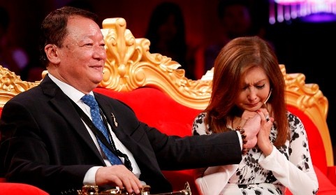 Danh ca Hoa Mi va su that sau tai tieng bo chong khiem thi hinh anh