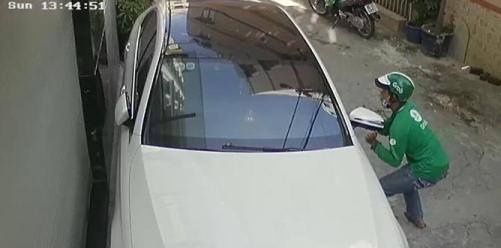 'Ngoc nu Bolero' To My bi nguoi mac ao Grabbike trom guong xe 3 ty hinh anh