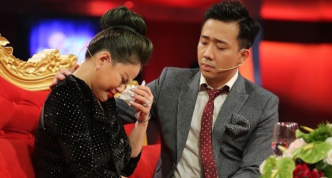 Le Giang ke bi Duy Phuong bao hanh, nem tu cau thang xuong dat hinh anh