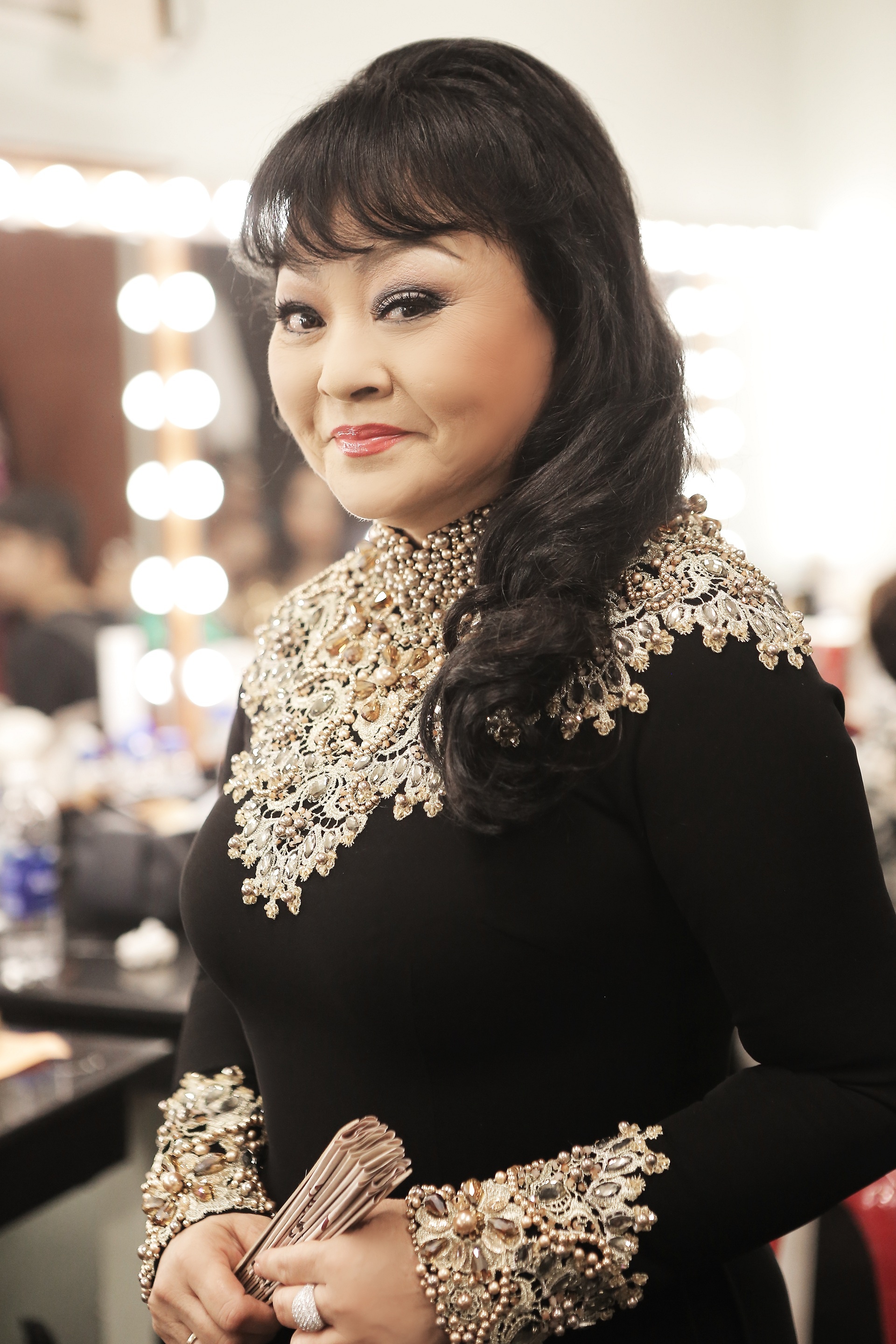 Huong Lan,  Ngoc Huyen bieu dien tren song anh 1