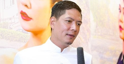 Binh Minh khang dinh gia dinh van binh thuong sau scandal hinh anh