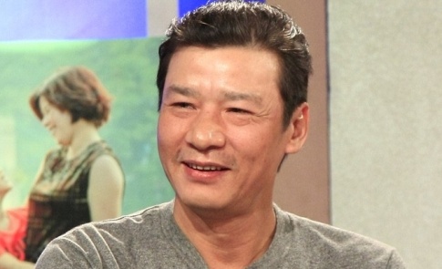 Vo Hoai Nam cua 'Vua bai rac' tro lai voi dien anh sau 6 nam vang bong hinh anh