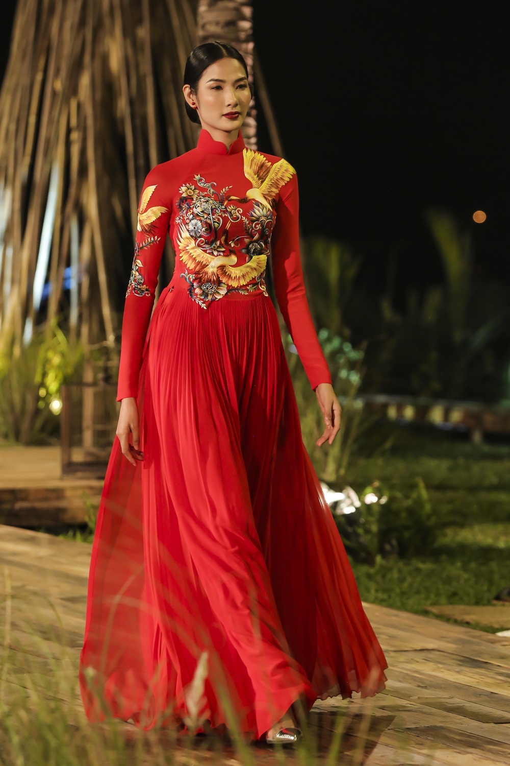 Trương Thị May hóa bà cụ trên sàn diễn ảnh 6 Truong Thi May hoa ba cu tren san dien anh 6