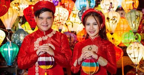 Anh cuoi lang man cua dien vien 'Canh dong bat tan' va ban gai 9X hinh anh