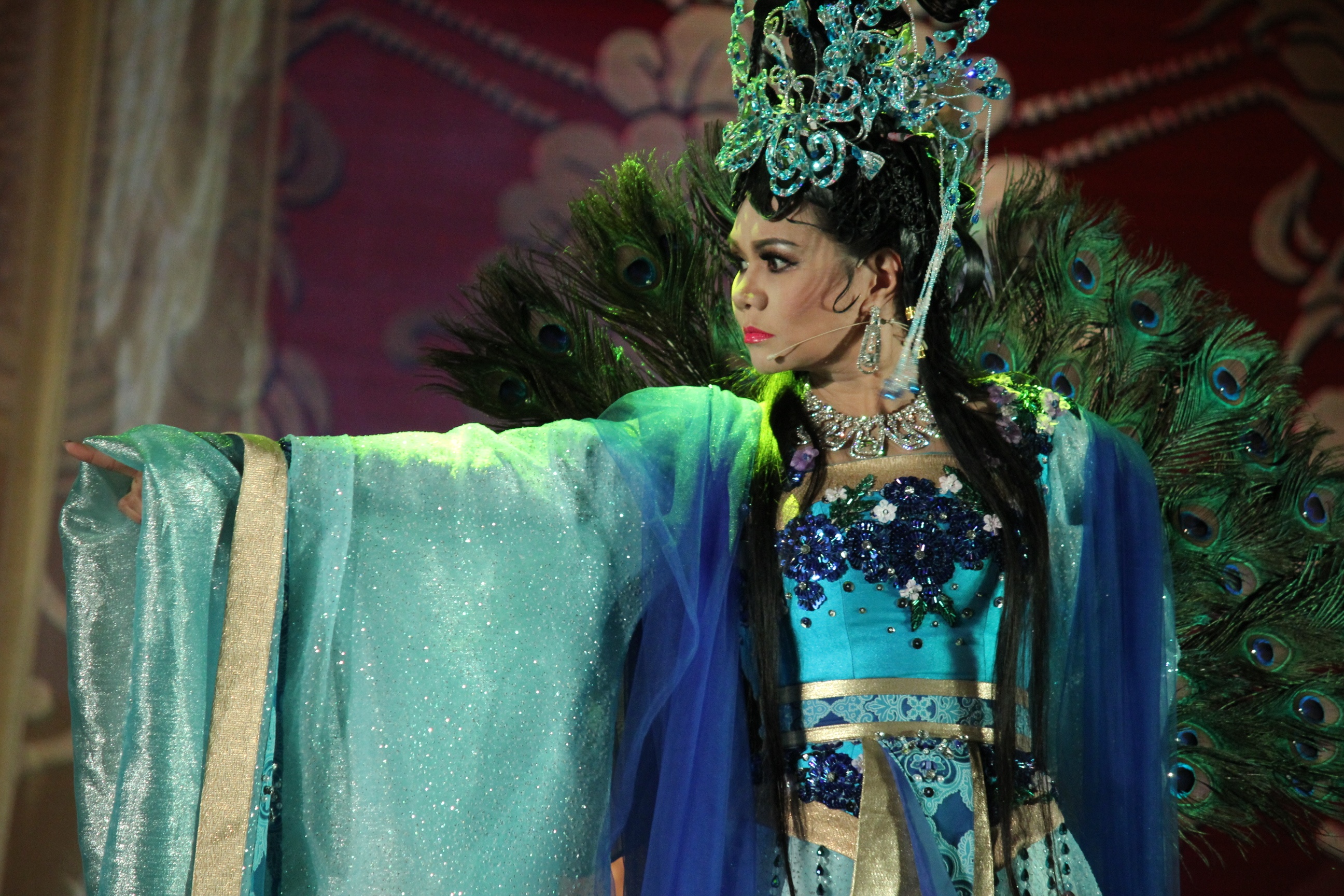 Ngoc Huyen tai hop Kim Tu Long anh 3