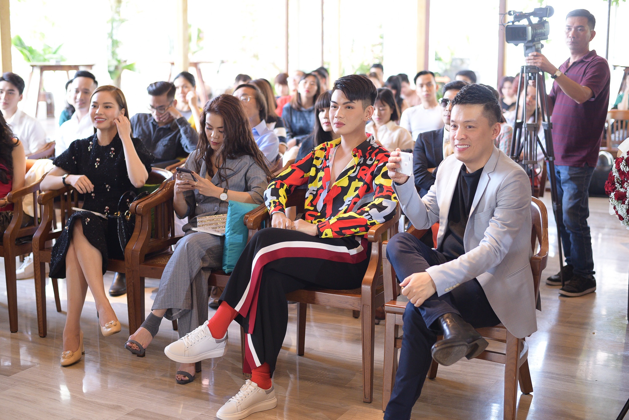 Tiêu Châu Như Quỳnh khóc ở họp báo ảnh 2 Tieu Chau Nhu Quynh khoc o hop bao anh 2