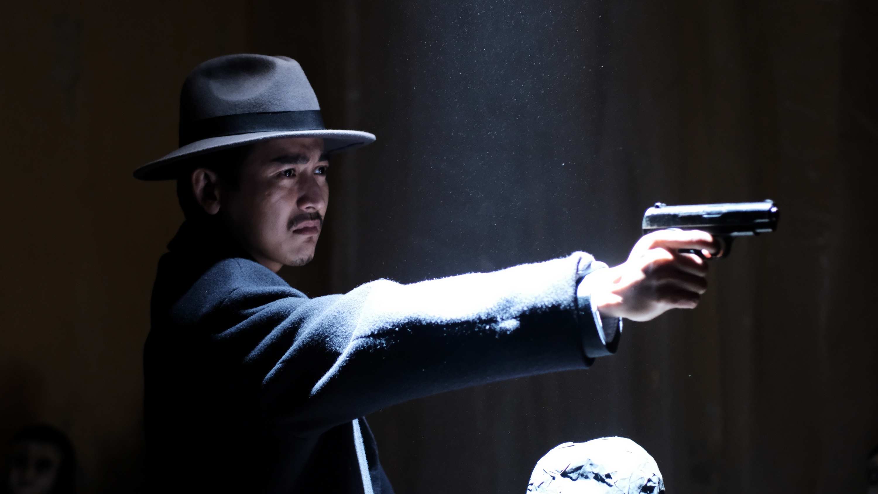 Review phim Ong kinh sat nhan anh 2