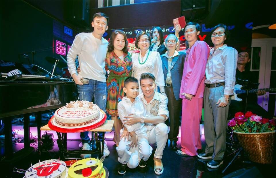 Dam Vinh Hung Hoai Linh song ca anh 1