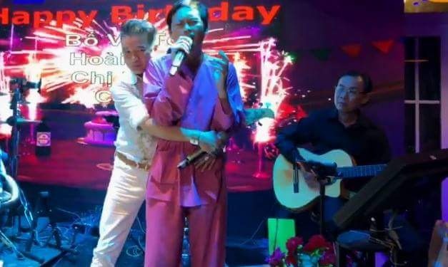 Clip Hoai Linh va Dam Vinh Hung song ca tren san khau sau nhieu nam hinh anh