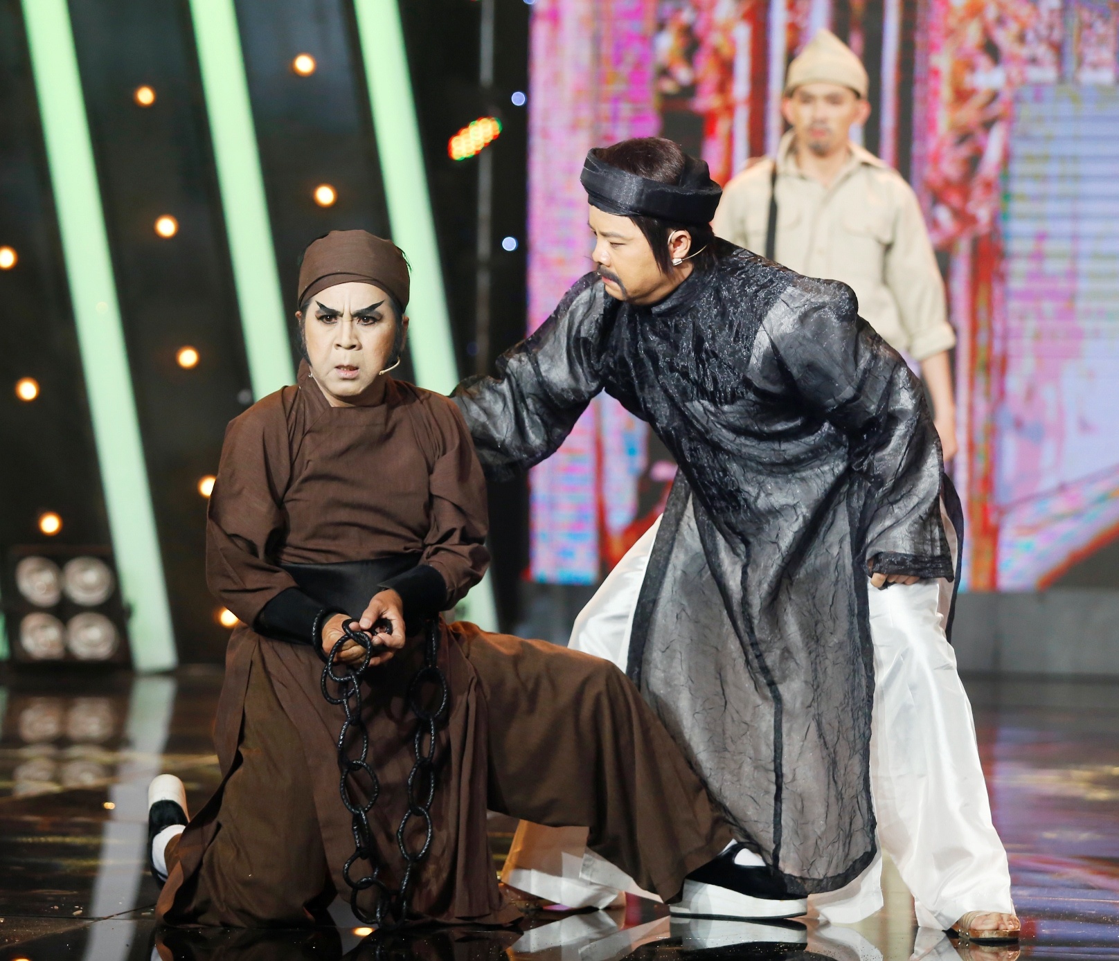 Bach Long bat ngo rut khoi Nguoi nghe si da tai anh 1