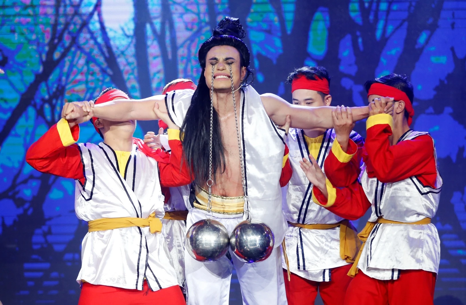 Bach Long bat ngo rut khoi Nguoi nghe si da tai anh 2