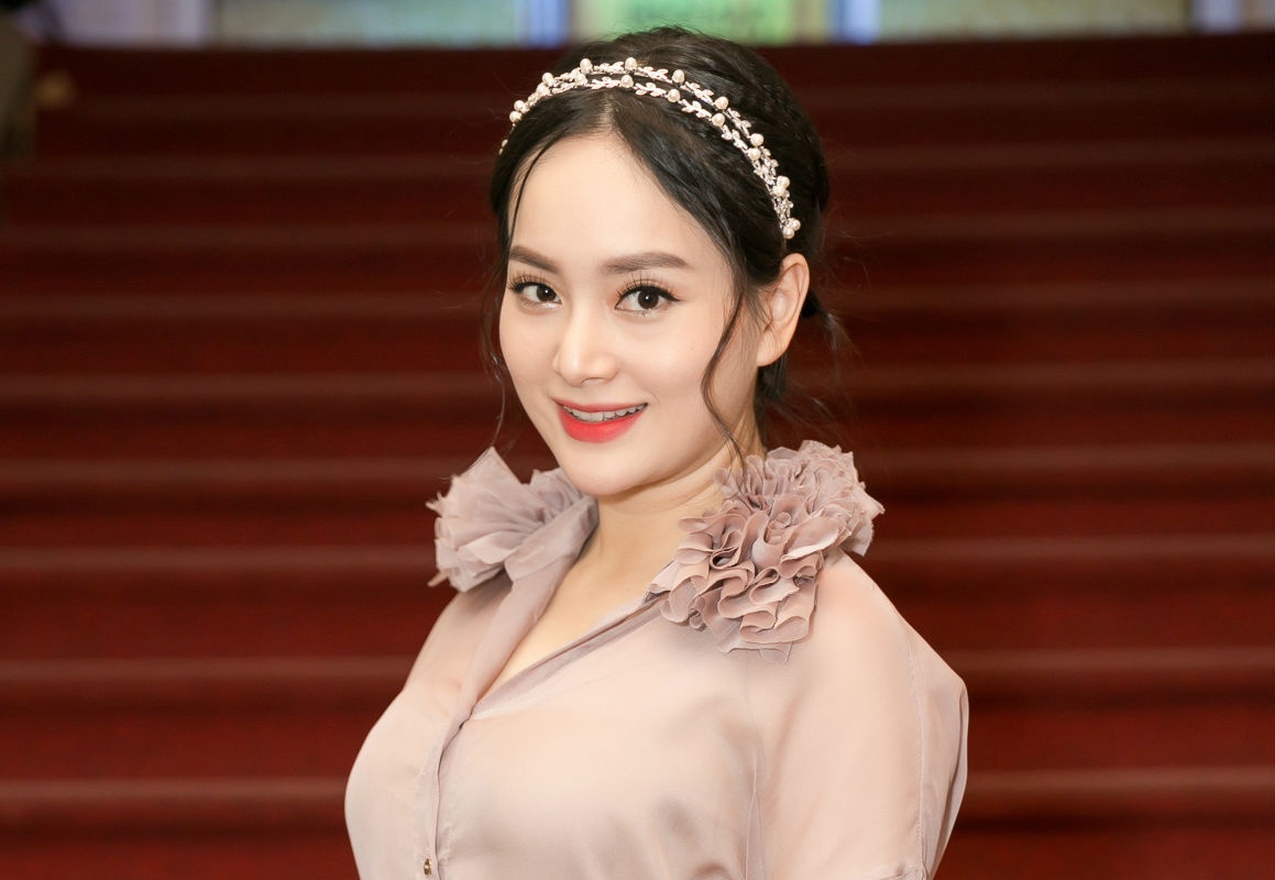 Lan Phuong dinh hon voi ban trai Tay anh 2