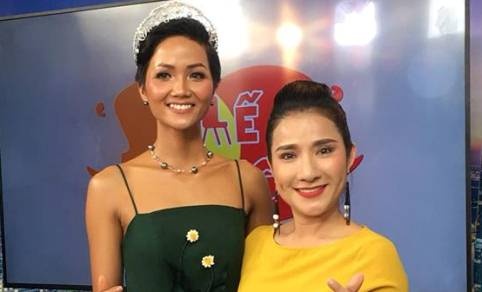 Cat Tuong than tho vi Hoa hau H'Hen Nie toi truong quay tre 1 tieng hinh anh