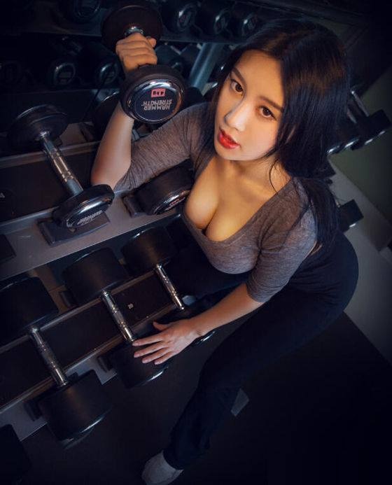 Nhà giàu Trung Quốc khoe vòng ba ảnh 1 Nha giau Trung Quoc khoe vong ba anh 1