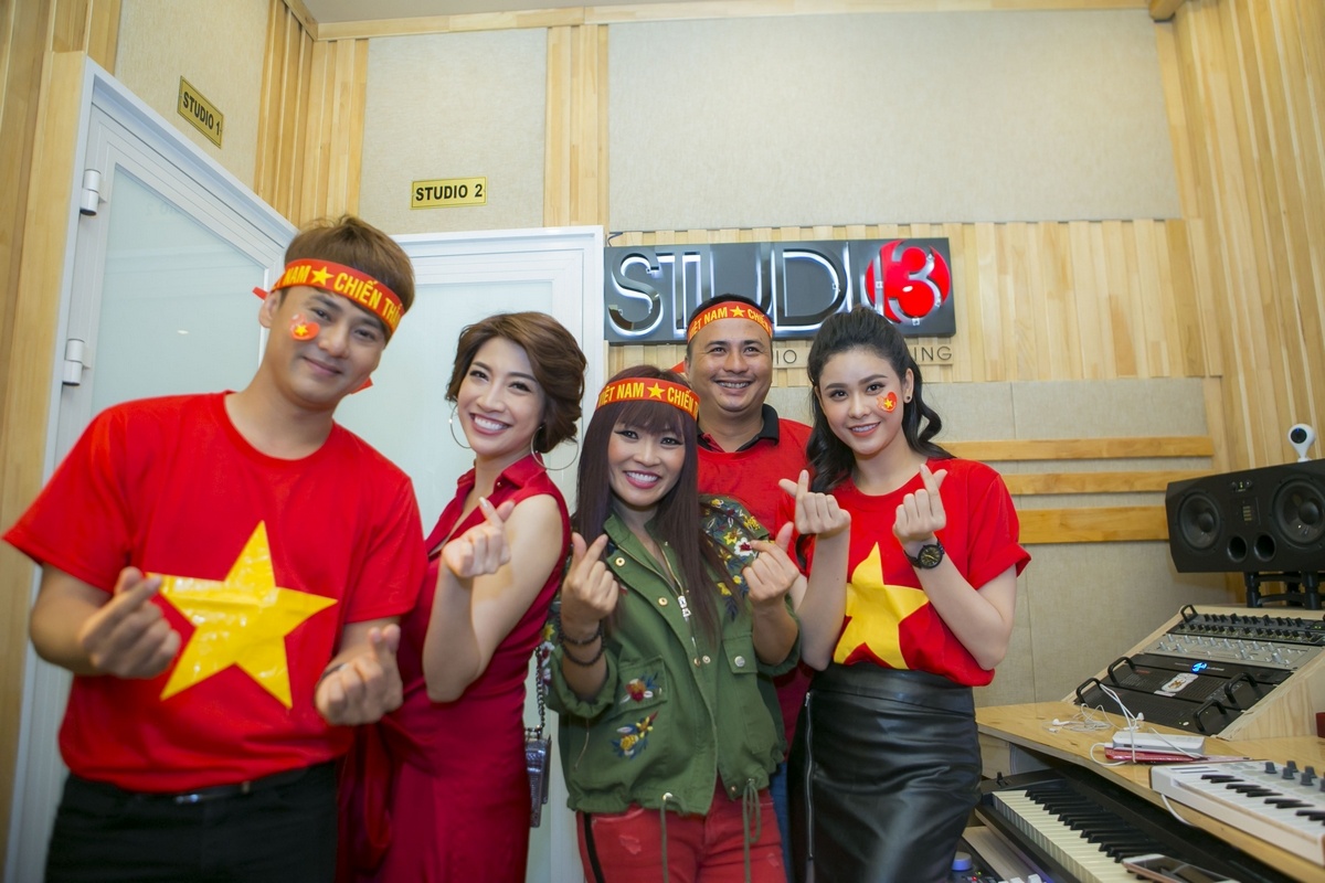 22 ca sĩ hát cổ vũ U23 Việt Nam ảnh 1 22 ca si hat co vu U23 Viet Nam anh 1