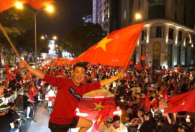 Dam Vinh Hung, Tien Luat tin U23 VN se chien thang sau loat luan luu hinh anh