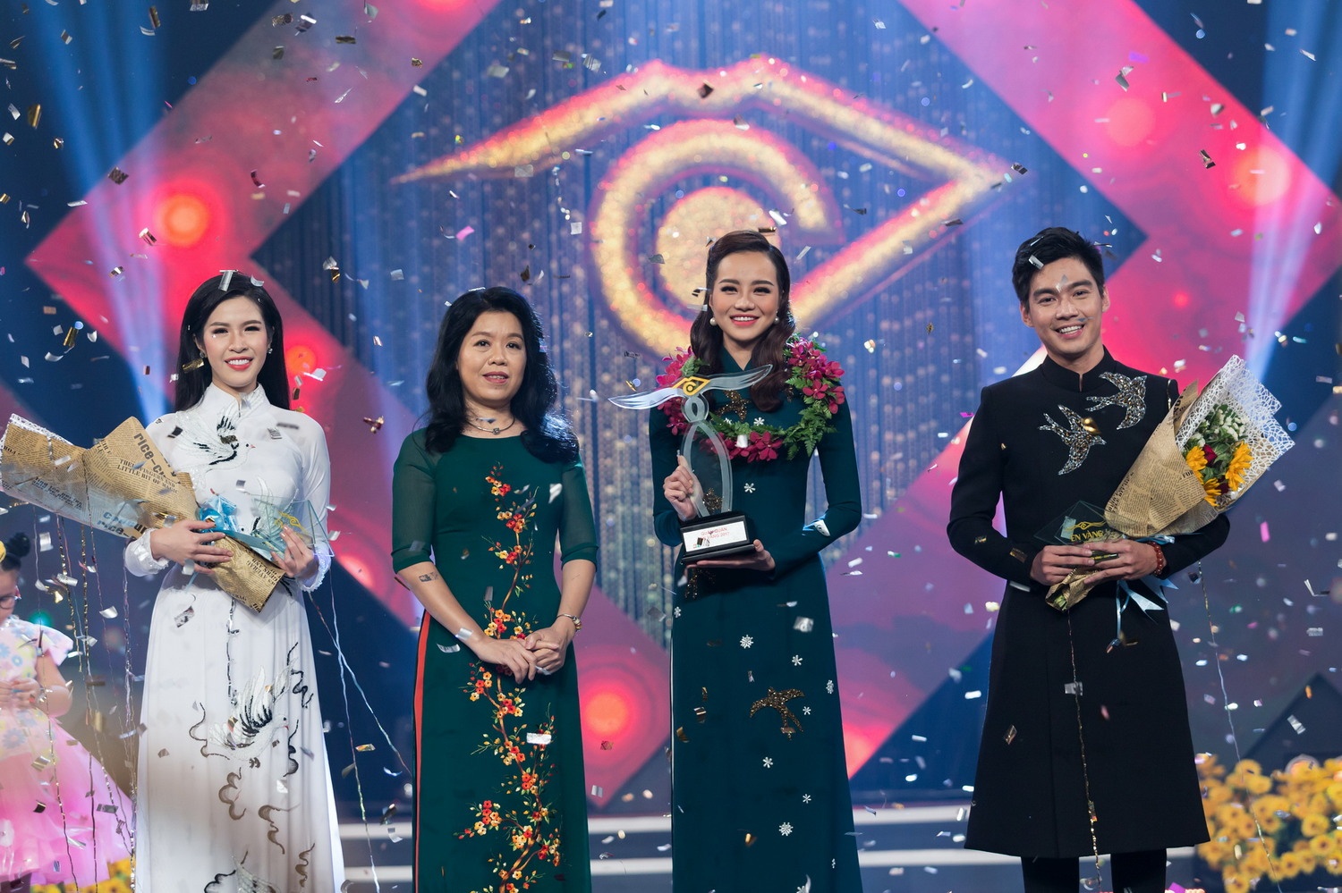 H'hen Nie giup Kieu Ngan dang quang En vang anh 2