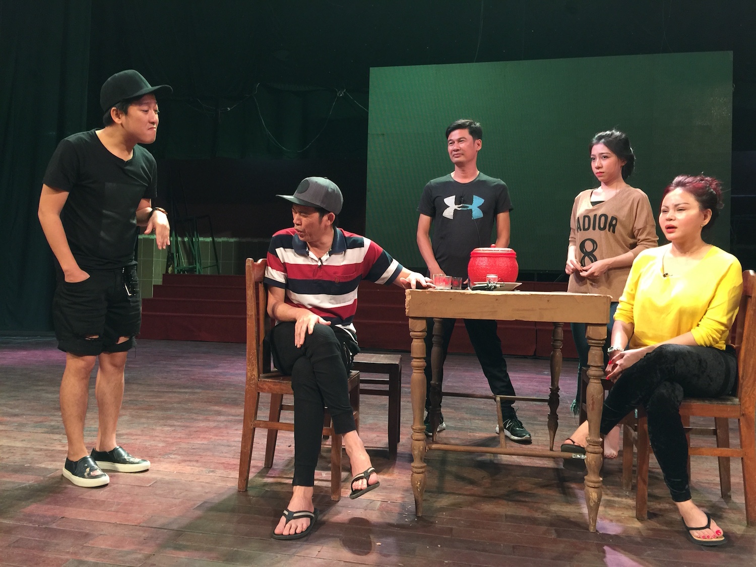 Hoai Linh cung nghe si mien Nam tap kich Tet anh 1