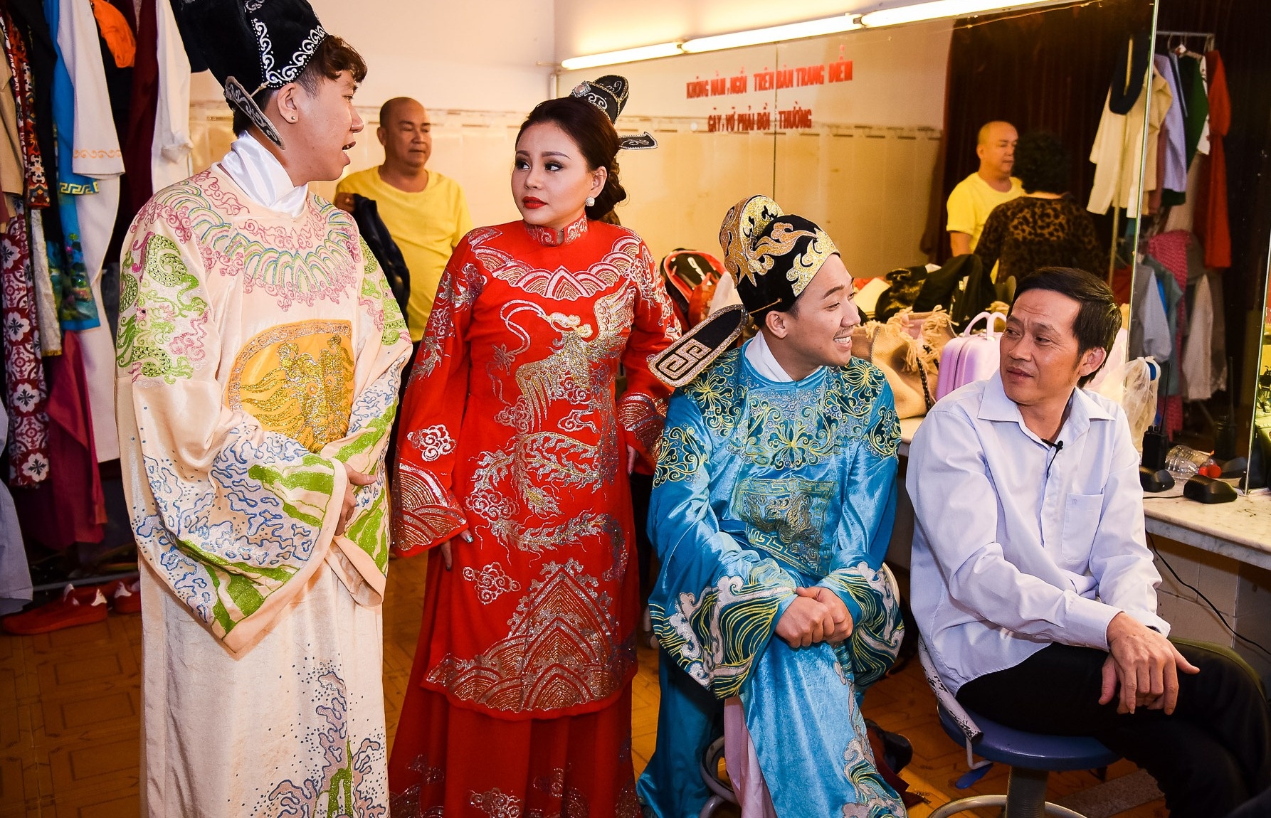 Hoai Linh,  Tran Thanh dien kich Tet 2018 anh 4