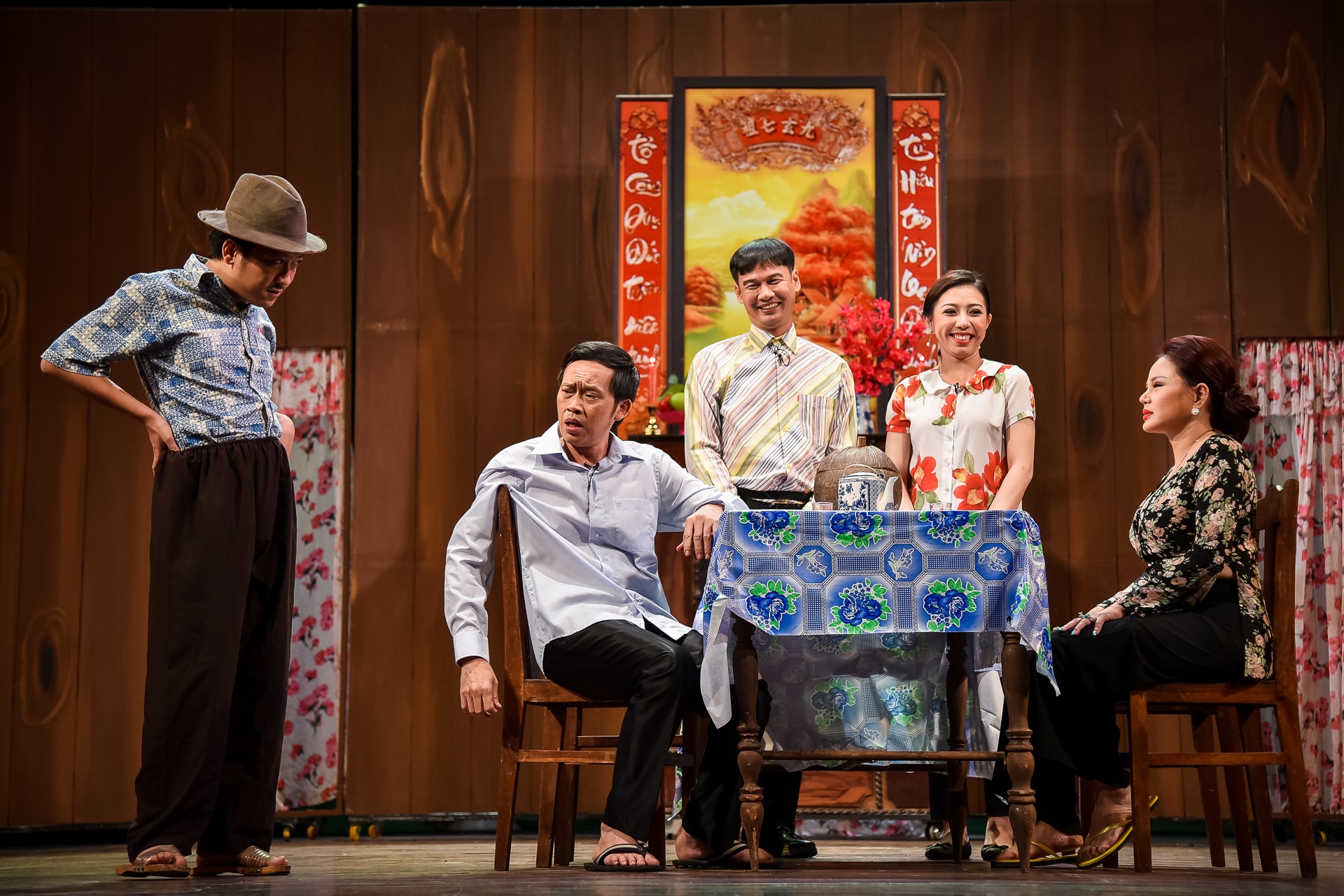 Truong Giang dua con trai kho di hoi cuoi con gai Le Giang trong kich hinh anh