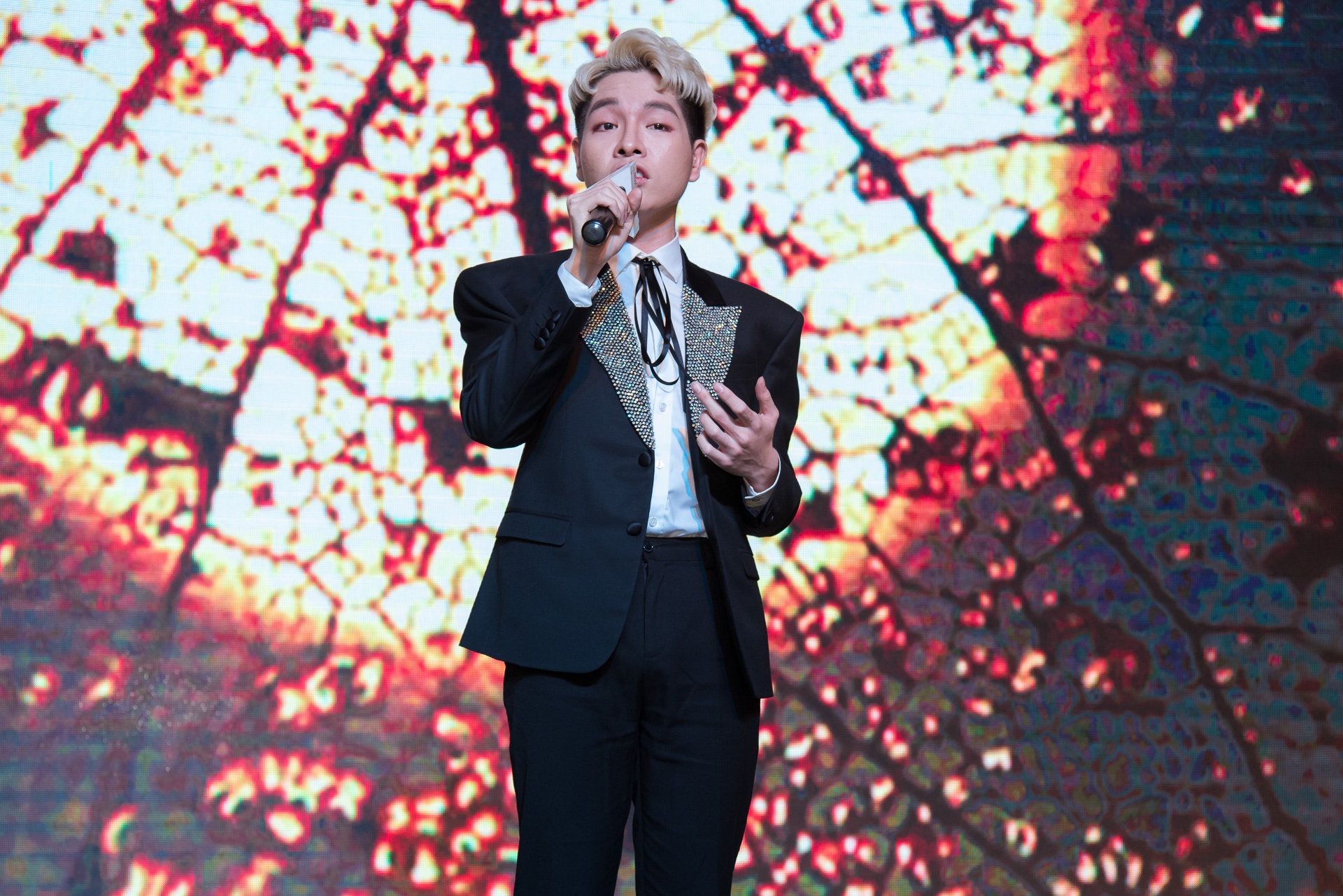 Jun Vu thua nhan nang nguc anh 10