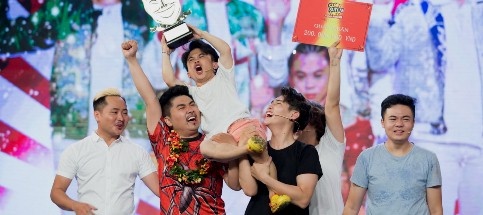 Dien vien hai cao 1,26 m va nhom kich dang quang Cuoi xuyen Viet hinh anh