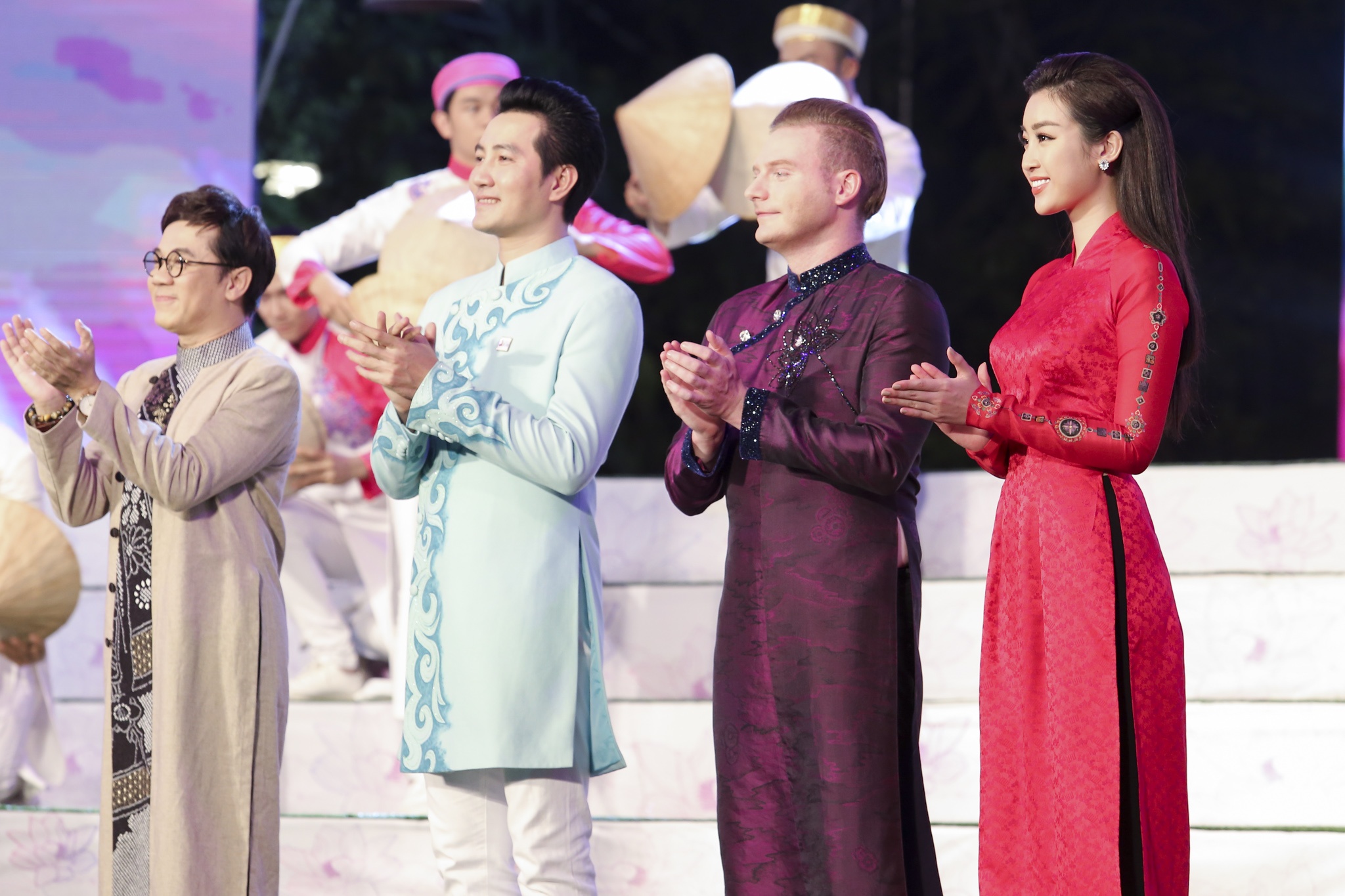 Khai mac Le hoi ao dai TP.HCM anh 2