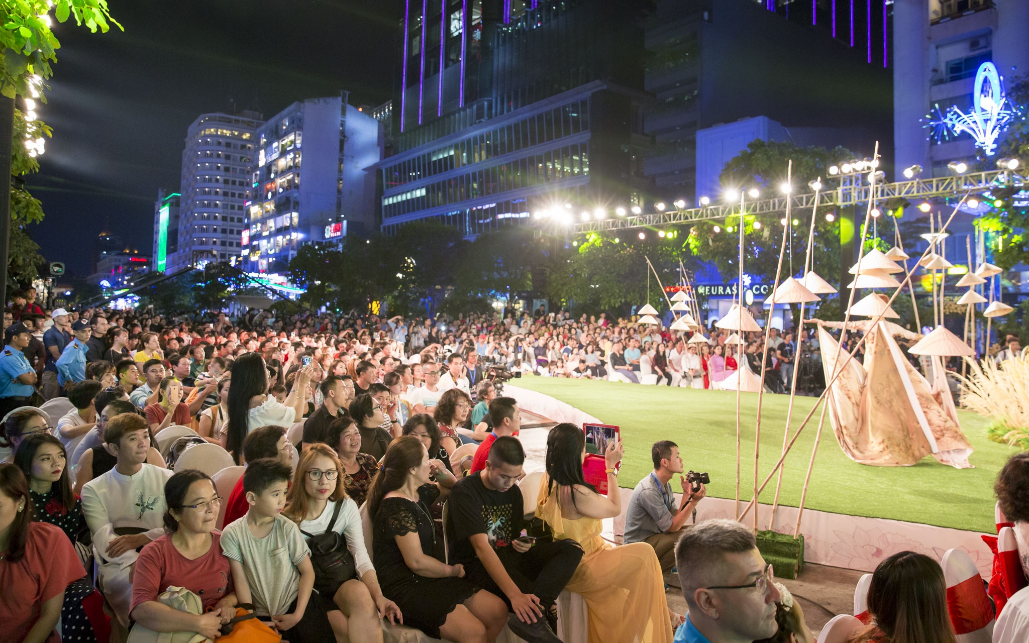 Khai mac Le hoi ao dai TP.HCM anh 11