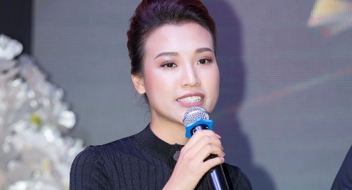 MC Hoang Oanh tiet lo ve nguoi dan ong dau tien minh yeu hinh anh