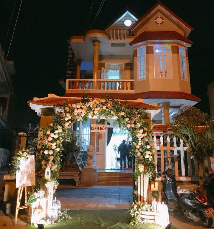 Dam hoi cua To Ny va ban trai phi cong anh 1