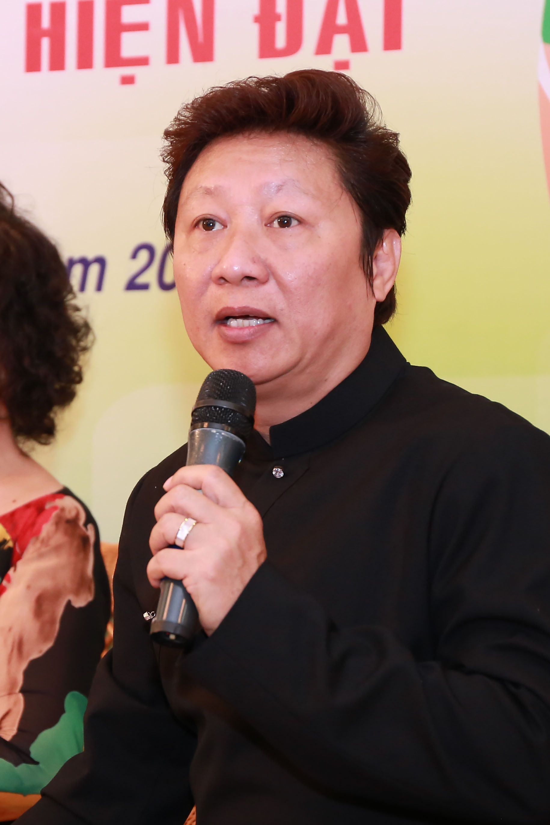 Thanh Loc tung so mac ao dai anh 2