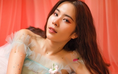 Nam Em tuyen bo lam ca si, moi thang ra mot MV giong Chi Pu hinh anh