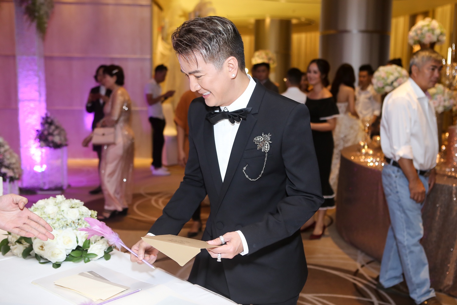 Dam Vinh Hung du le cuoi cua To Ny anh 3