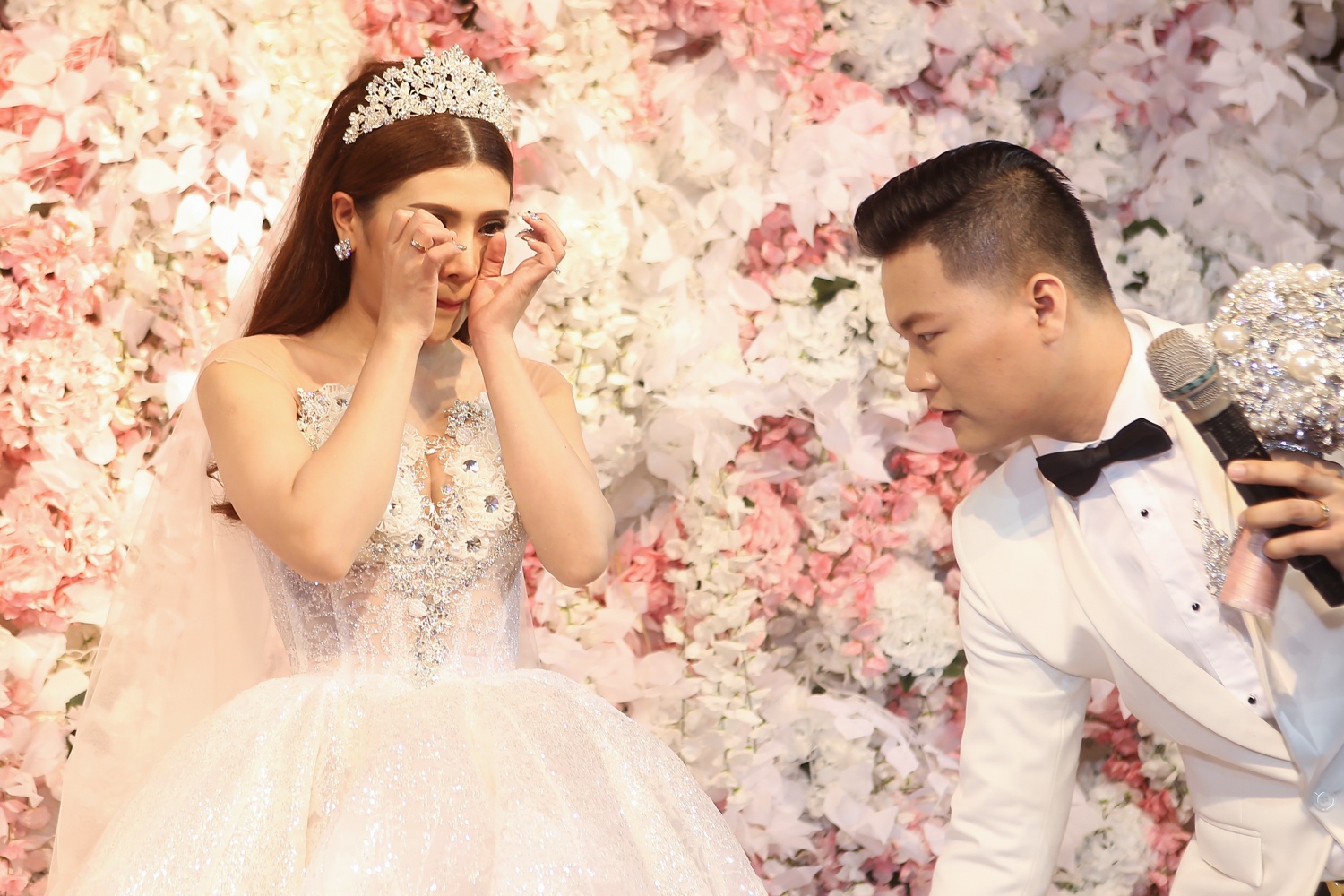 Dam Vinh Hung du le cuoi cua To Ny anh 8