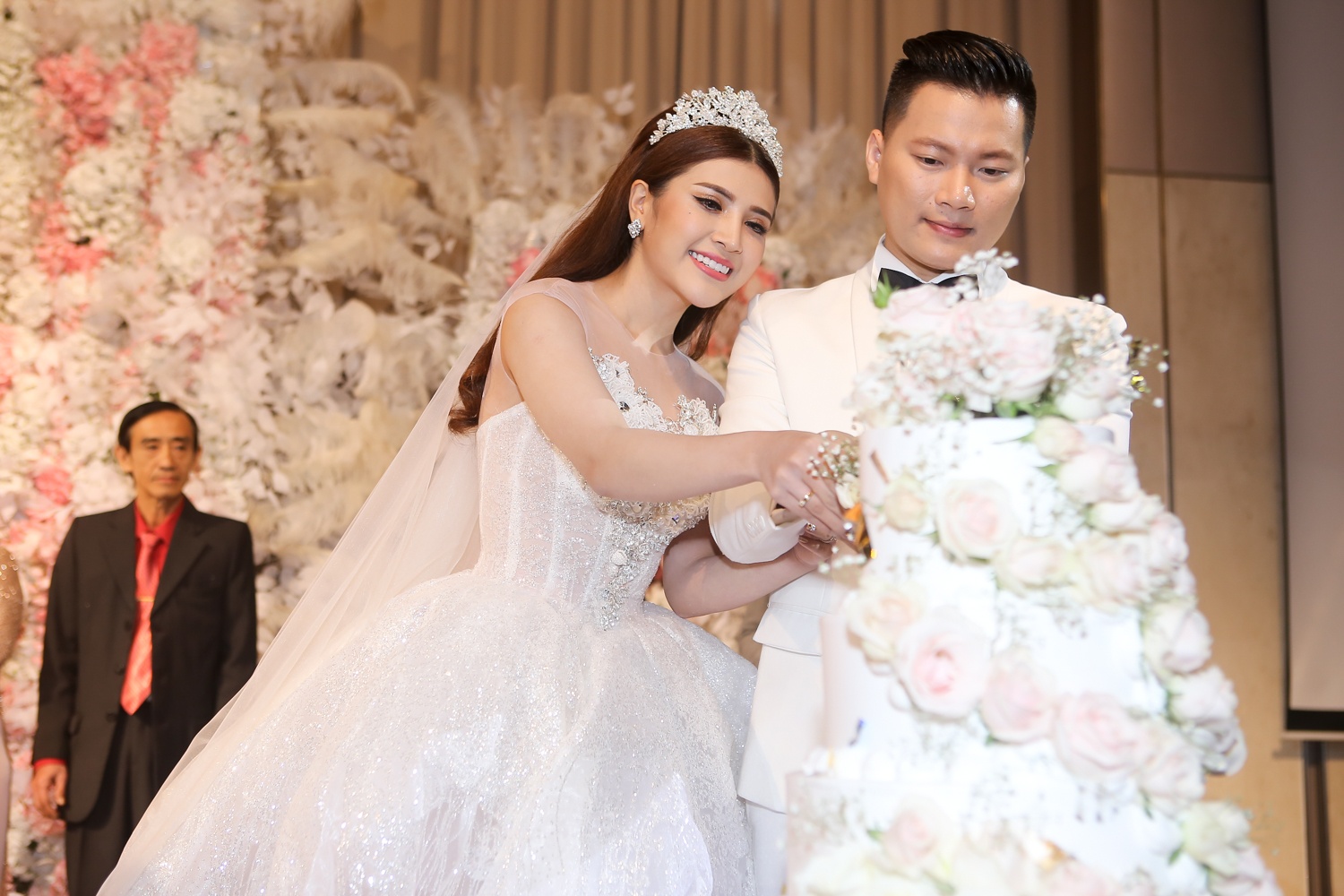 Dam Vinh Hung du le cuoi cua To Ny anh 9