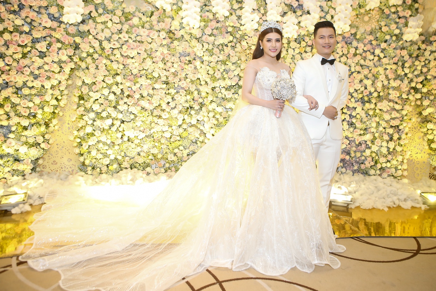 Dam Vinh Hung du le cuoi cua To Ny anh 2