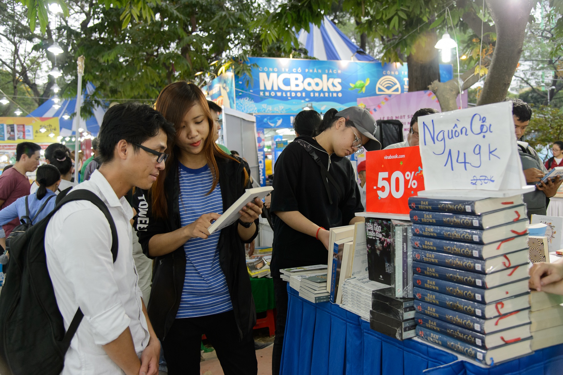 Doanh thu hoi sach TP.HCM 2018 ngay thu 3 anh 6