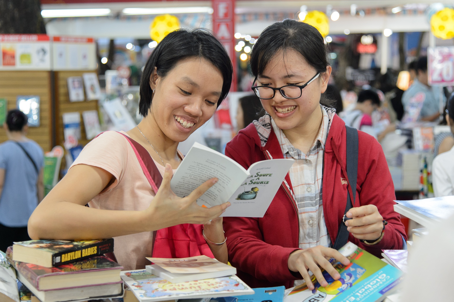 Doanh thu hoi sach TP.HCM 2018 ngay thu 3 anh 2